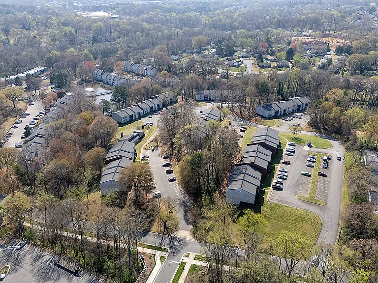 700 Farmhurst Dr #J — Photo 37
