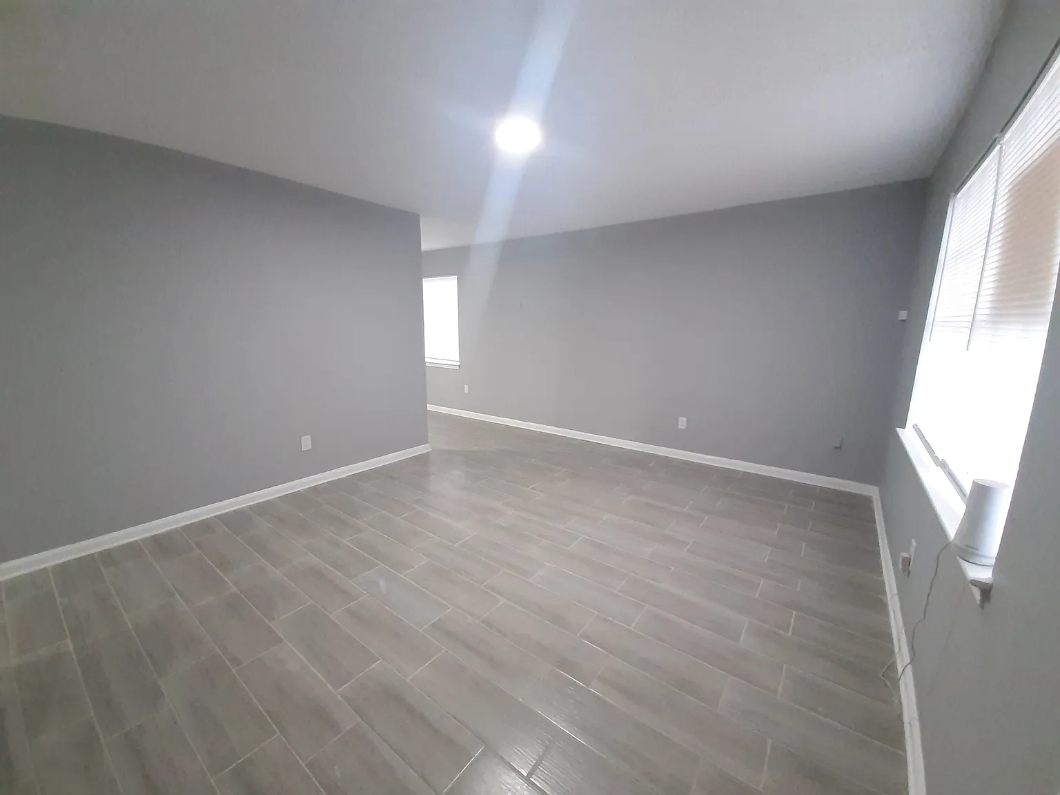3 bed, 950 sqft, $1,095 — Photo 3
