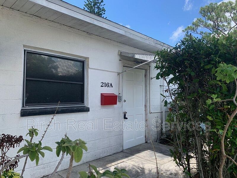 1st image of 216 S Lincoln Ave