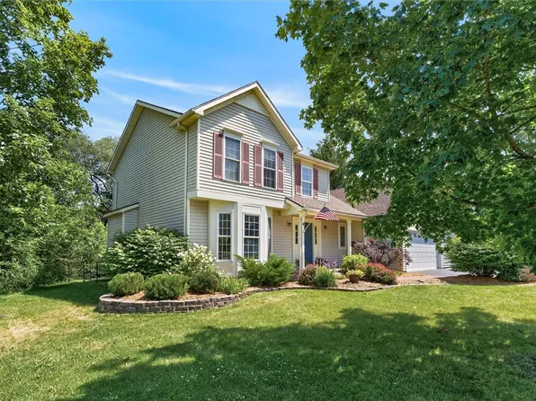 4 Salzer Hts, West Henrietta, NY 14586