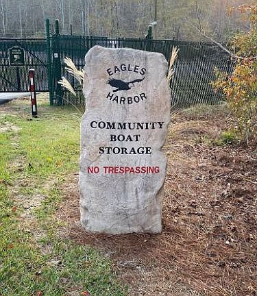 5th image of 932 Eagles Harbor Dr