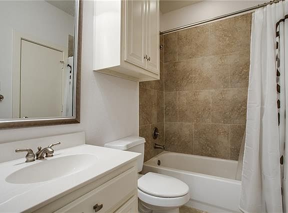5th image of 2709 Gaston Ave