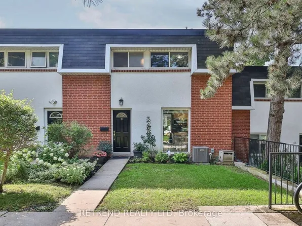 94 George Henry Blvd #26, Toronto, ON M2J 1E7
