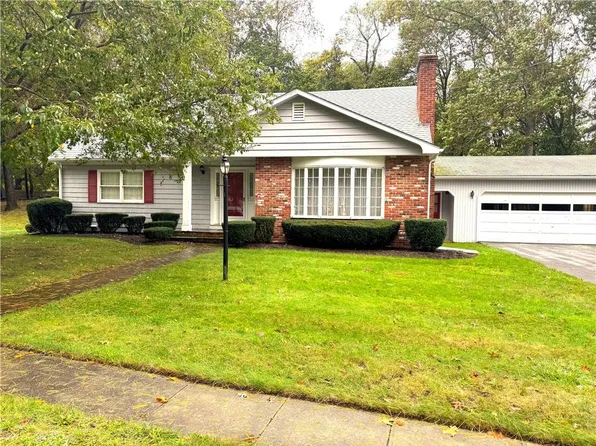 3 Juniper Ln, Smithfield, RI 02828