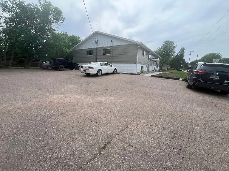 235 W 1st St — Photo 18