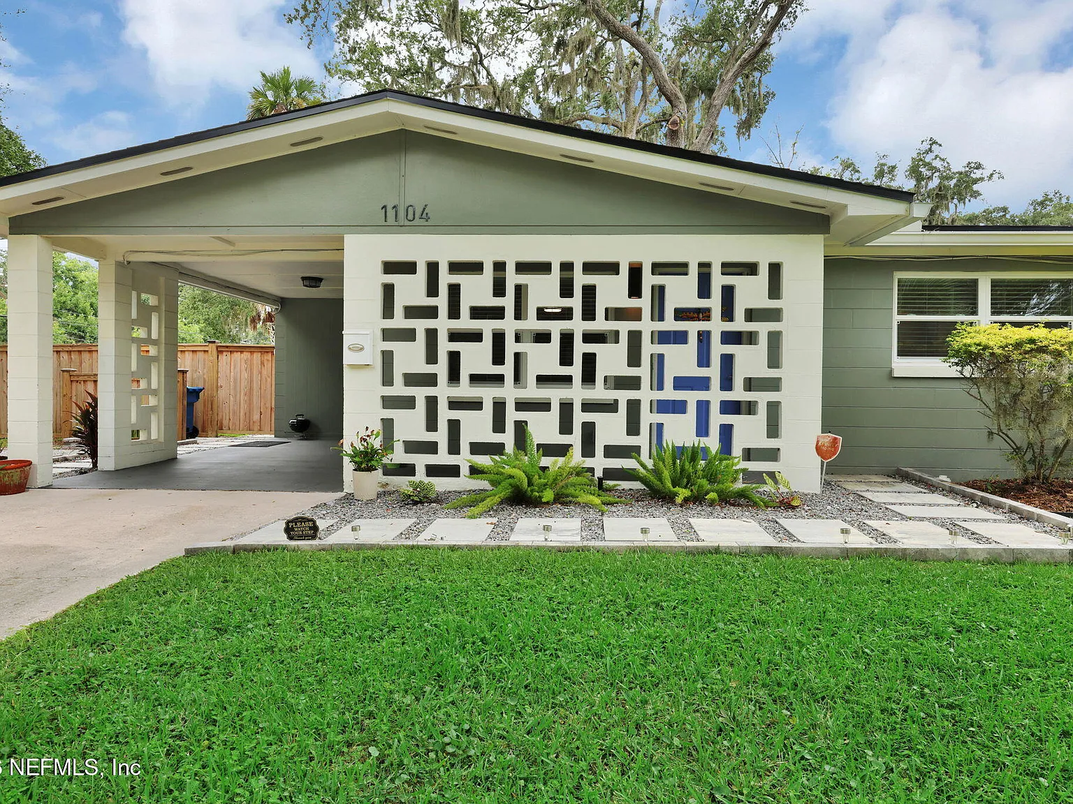 3 bed, 1.0 bath, 1384 sqft, $2,250 — Photo 3