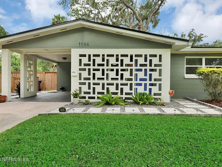 1104 Boca Grande Ave — Photo 3