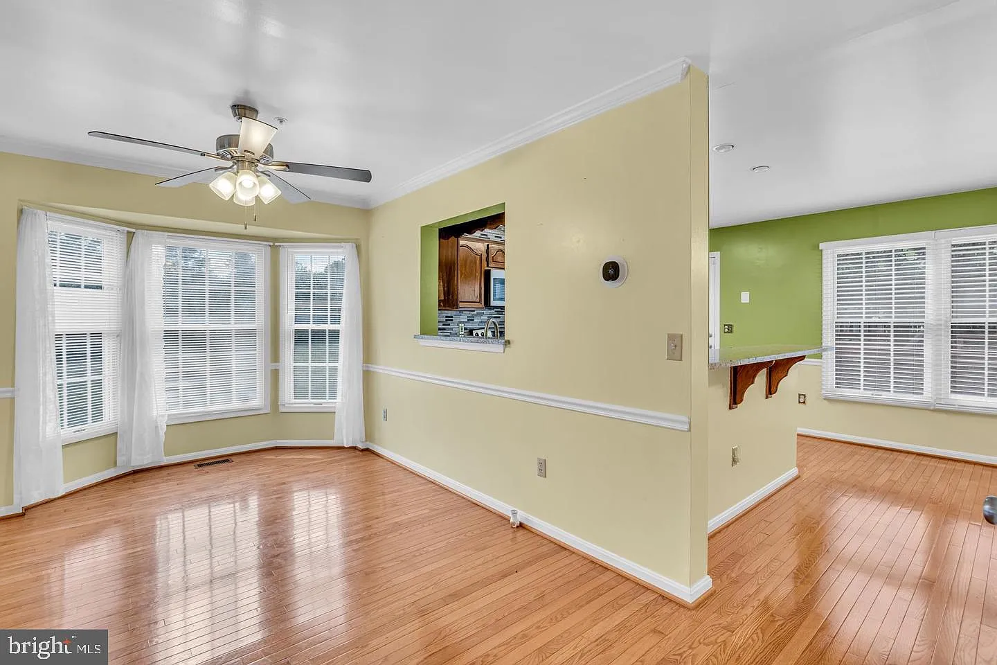 3 bed, 3.0 bath, 2126 sqft, $3,400 — Photo 4