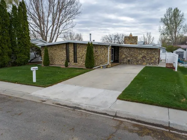 2004 Gregg Ave, Worland, WY 82401