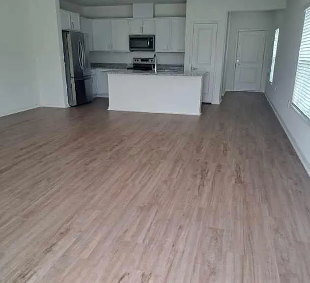 577 Stoney Point Cir — Photo 5