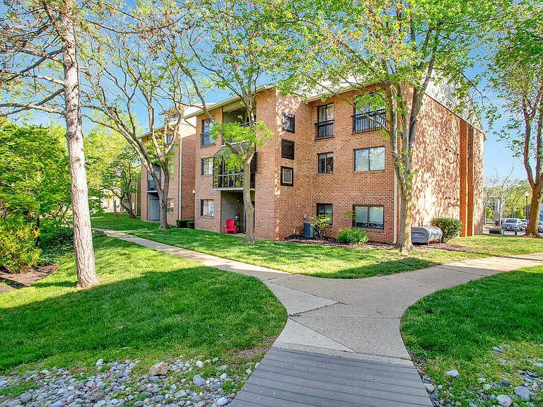 302 Hilltop Ln #K — Photo 38