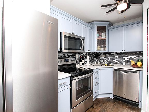4th image of 1455 N Sandburg Ter APT 1407