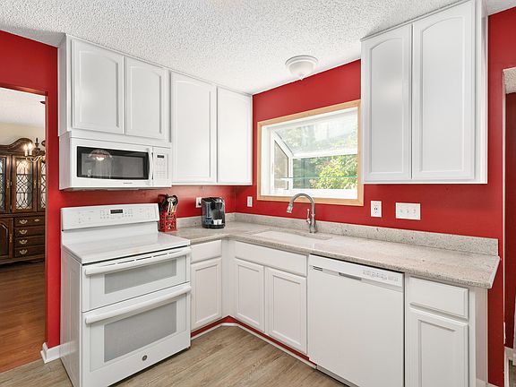 4th image of 4901 Silver Bow Dr