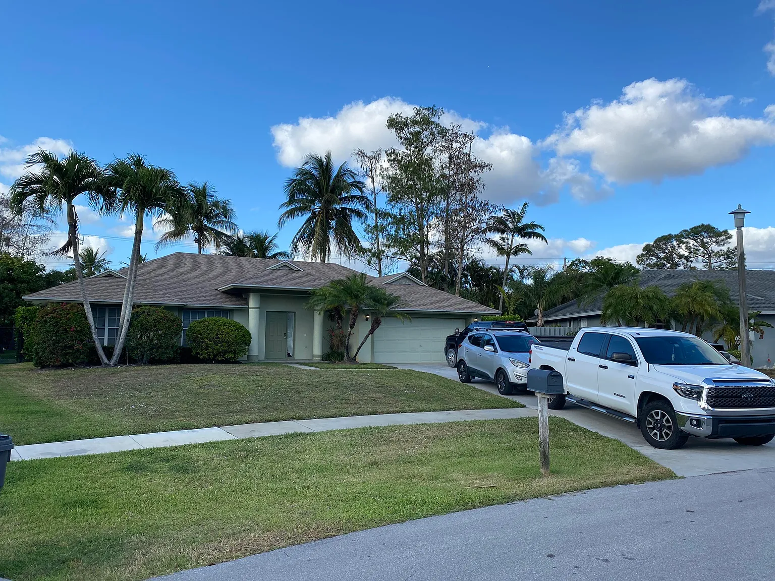 3 bed, 2.0 bath, 1833 sqft, $3,200 — Photo 2