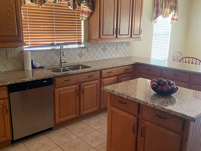 220 E Creekview Dr — Photo 13
