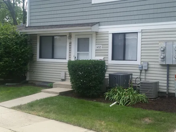 1452 Bear Flag Dr, Hanover Park, IL 60133