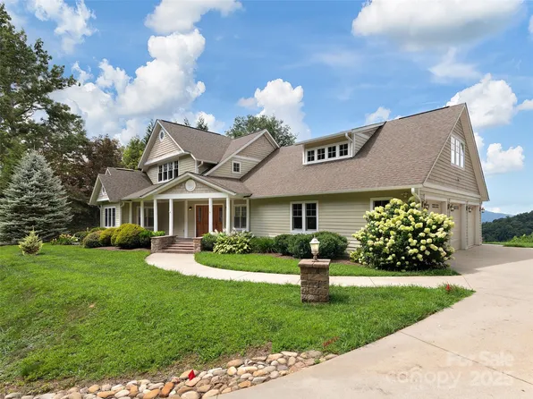 811 Hickory Dr, Waynesville, NC 28786