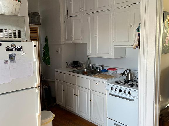 5th image of 4534 1/2 N Wolcott Ave APT 2B