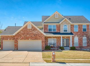 1063 Brook Mont Dr, O'Fallon, MO