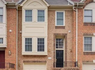 8016 Merry Oaks Ct, Vienna, VA 22182
