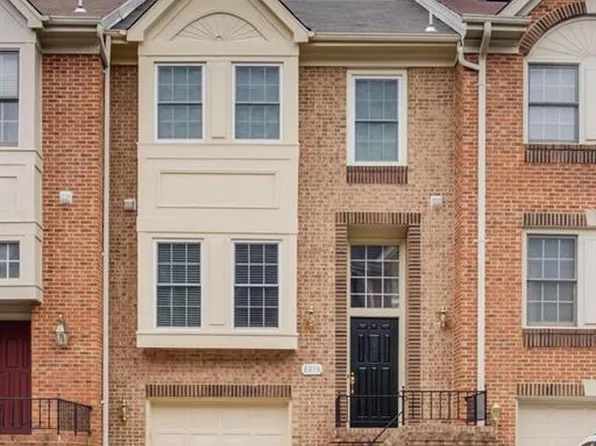 8016 Merry Oaks Ln, Vienna, VA 22182