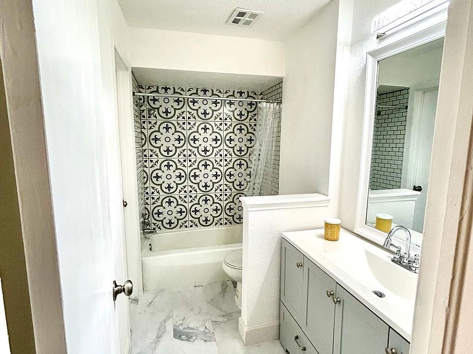 1st image of 6201 Escondido Dr #3