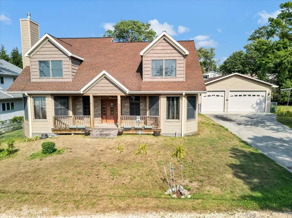 4130 Dutch Mill Rd, Delavan, WI 53115