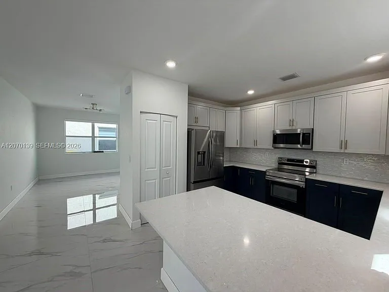 1409 SE 26th Ter — Photo 8