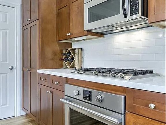 4th image of 2942 Walnut St #1