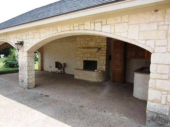 5th image of 2119 Lakeshore Dr