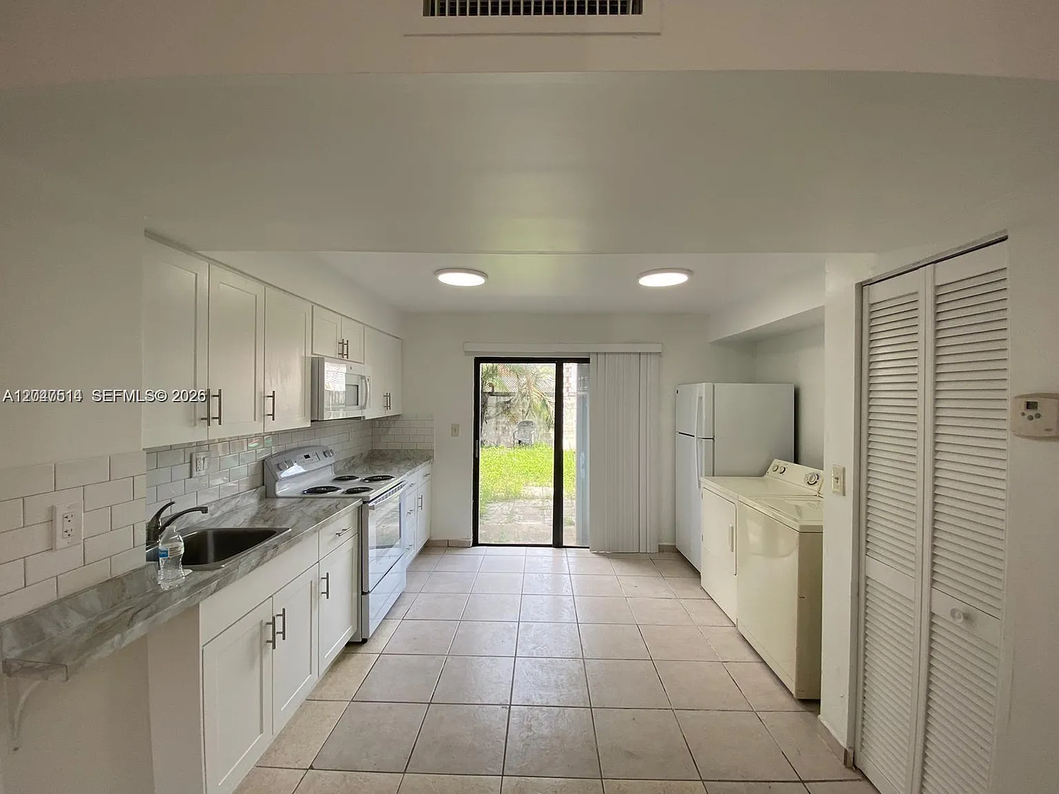 3 bed, 2056 sqft, $3,300 — Photo 3