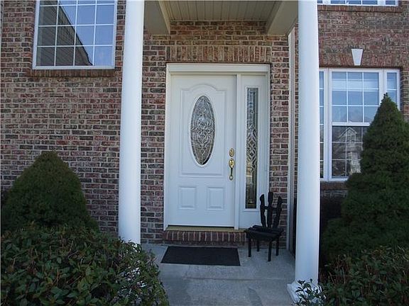 3rd image of 16 Primrose Dr