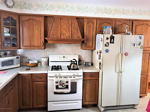 5th image of 171 Barlow Ave
