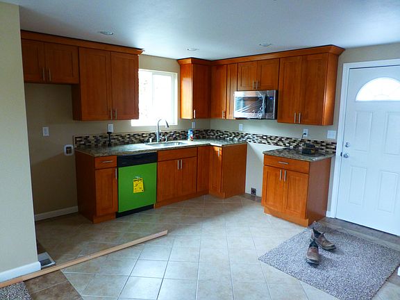 All new granite/ss kitchen
