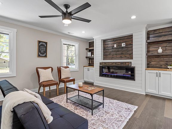 2nd image of 28 Elaine Dr