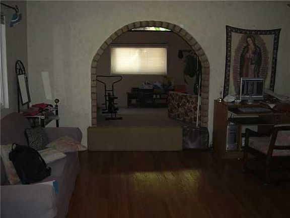 3rd image of 1655 Pepper Dr