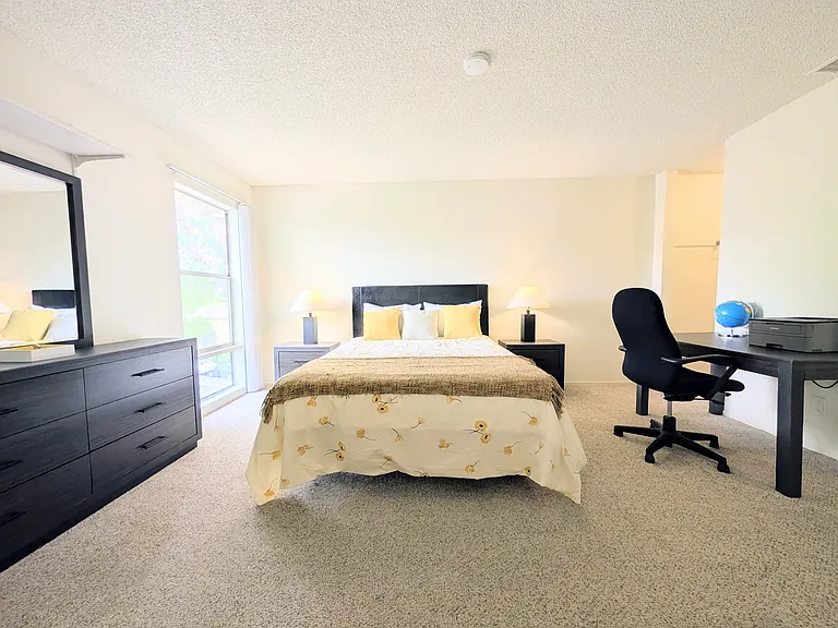 Oxford Parkside Apartments — Photo 11