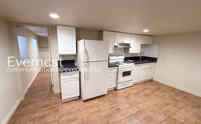 5015 Melrose Ave #C — Photo 13