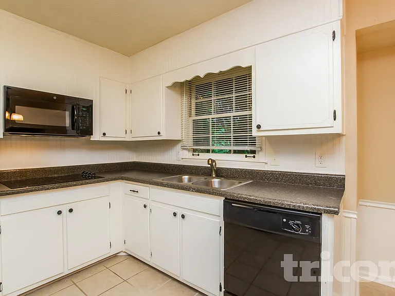 1464 Yorkton Ct — Photo 4