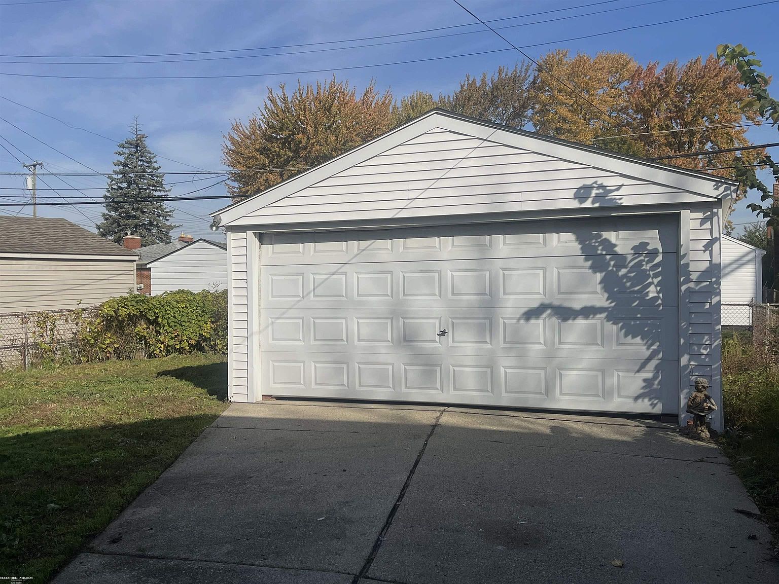21529 Englehardt St, photo 3