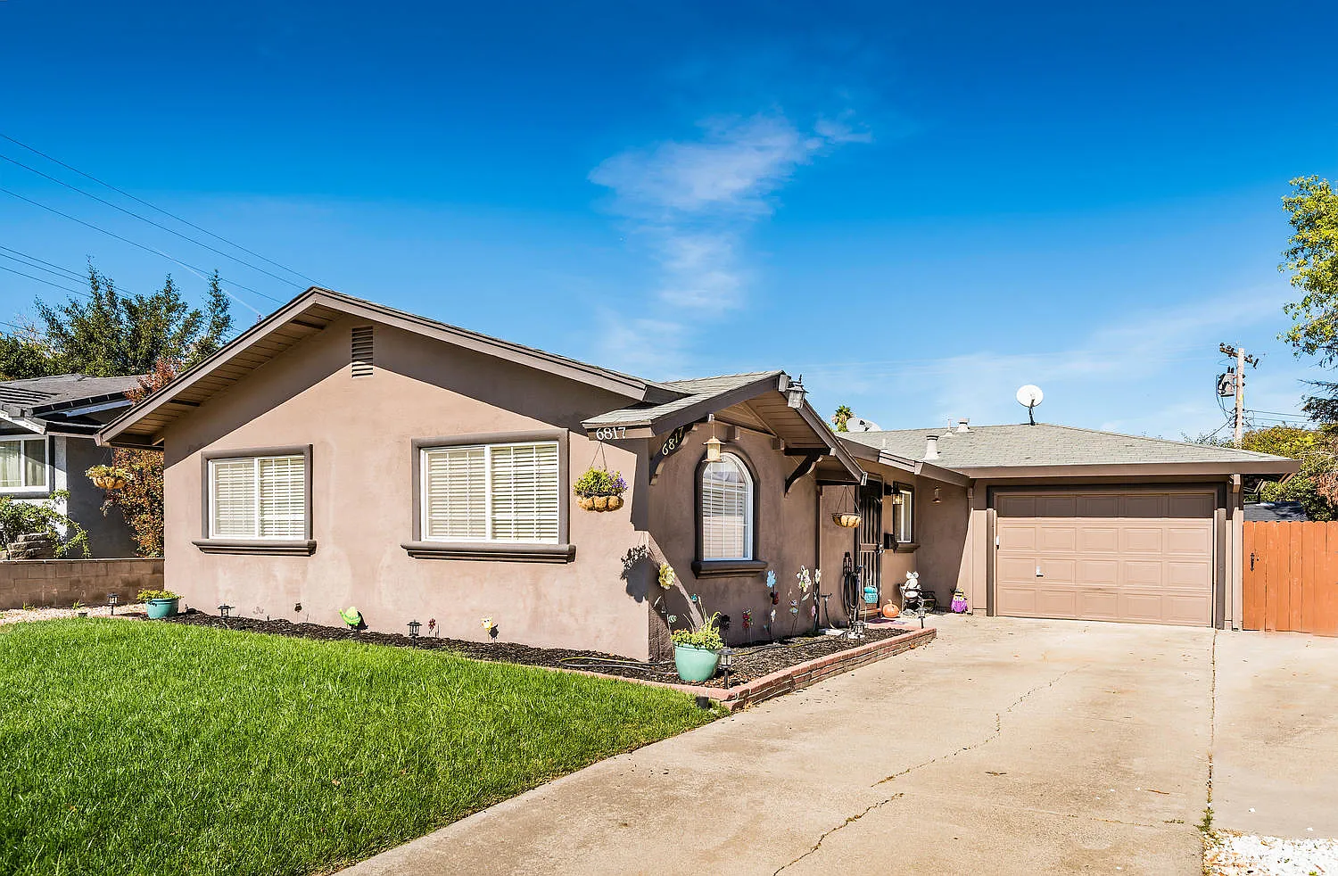 6817 Outlook Dr photo 1