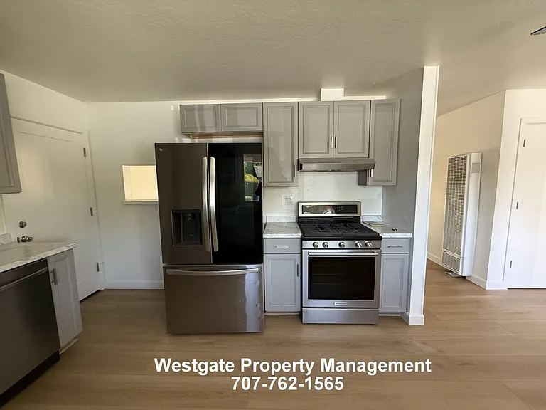 1340 Ramona Ln — Photo 5