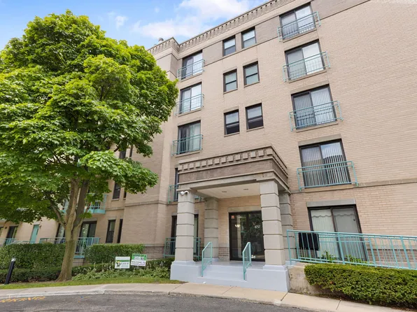 4757 Howard St APT 306, Skokie, IL 60076