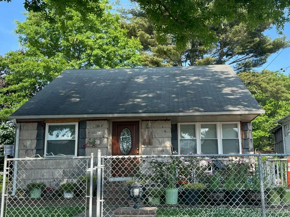 355 Lenox Ave, Uniondale, NY 11553