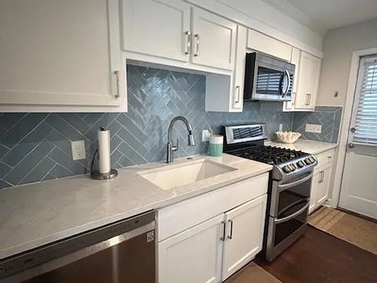 231 Menendez Ave — Photo 6