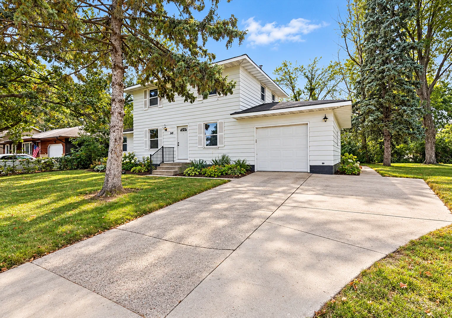 Updated 4 Bed Blaine Home W/ Finished Basement, Large Yard, & Attached Garage — Photo 1