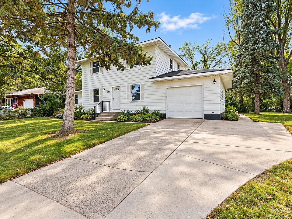 348 109th Ave NE