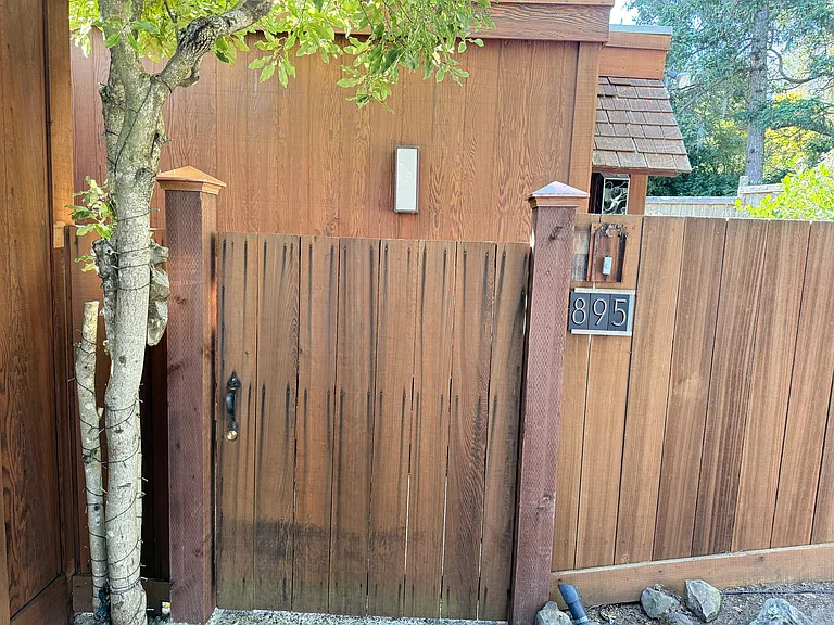 895 Marin Dr — Photo 2