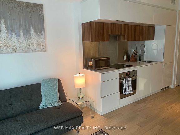 5th image of 185 Roehampton Ave #1214