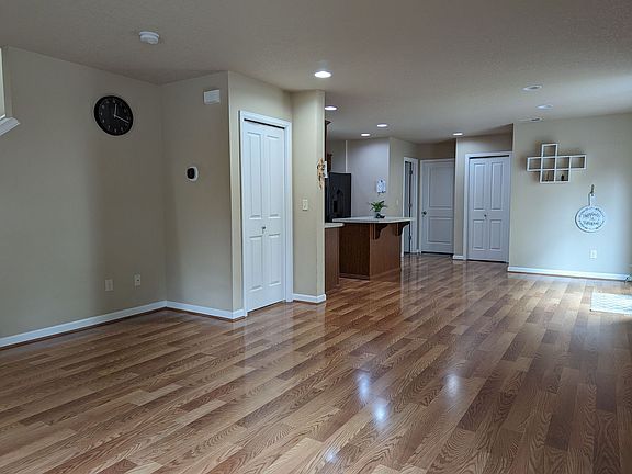 4th image of 20954 SW Edgemont St